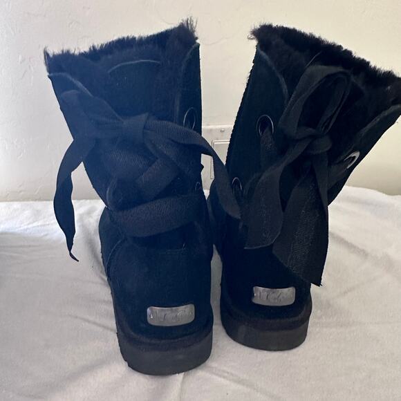 UGG Classic Short Black Boots with Bows Ribbons Sheepskin Lined Boots Womens 12 - Picture 5 of 8